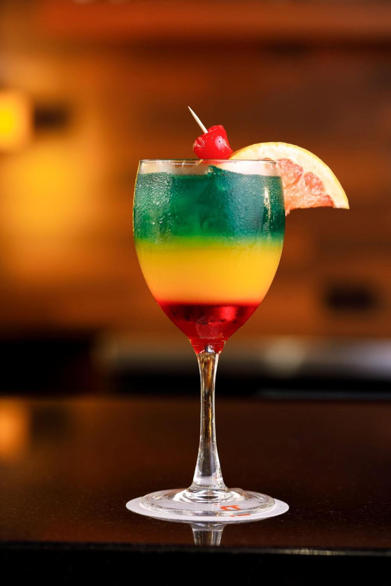 Real Inn Tijuana By Camino Real Hoteles Εξωτερικό φωτογραφία A layered cocktail