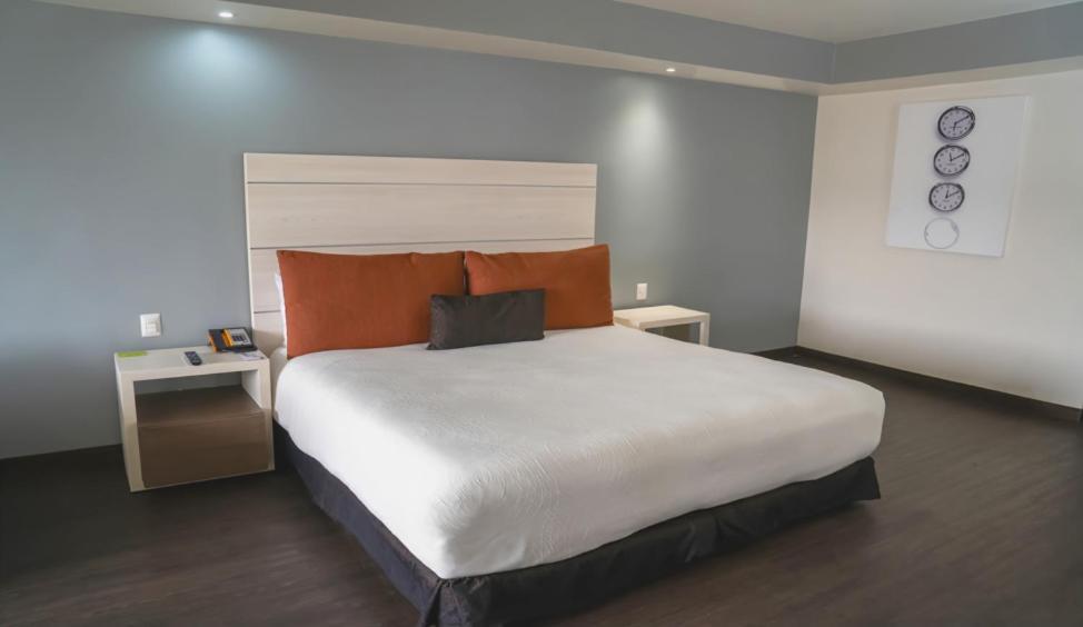 Real Inn Tijuana By Camino Real Hoteles Εξωτερικό φωτογραφία A room at the hotel